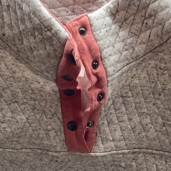 Beautiful pull over sweatshirt - Picture 2 of 5